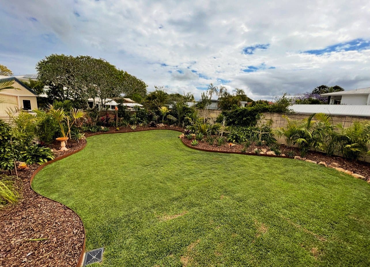 Crisp garden edges and fresh mulch after a detailed care visit